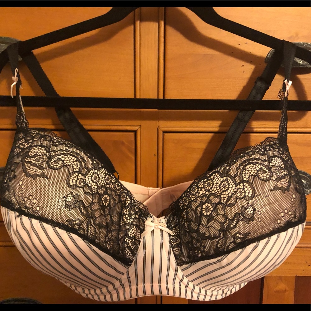 Beautiful sexy underwire bra rare size!